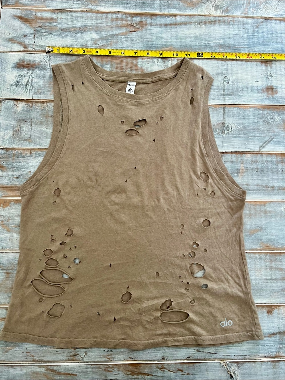 ALO Yoga Distressed Muscle Yoga Tank - Tan